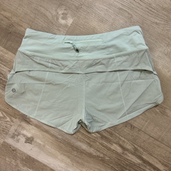 Lululemon Speed up shorts - Picture 2 of 2